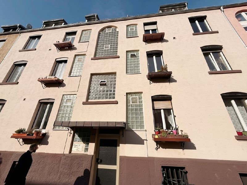 Gepflegtes 6-FH in ruhiger Lage, Nähe Zentrum Stuttgart-Bad Cannstatt - Solide Kapitalanlage ohne Üb